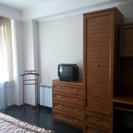 Квартира 2 Комн Рядом И-Т Амосова.Метро Олимпийская 3 Остановки Kiev Bagian luar foto